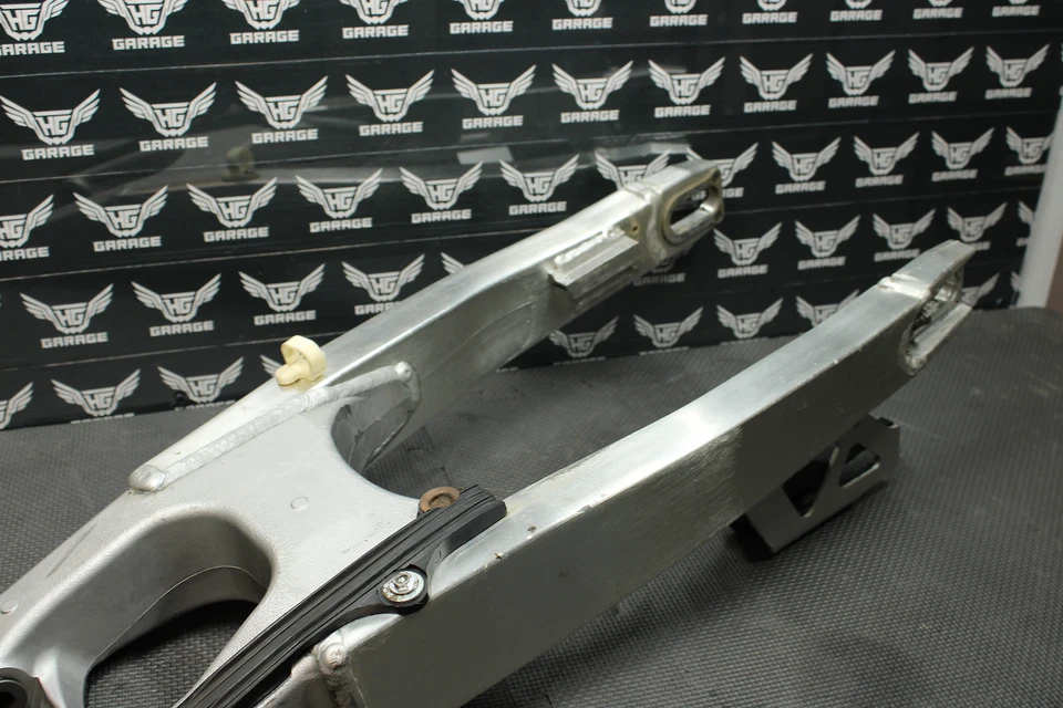 Suzuki RMZ450 RMZ450Z 2006 OEM basculante brazo oscilante suspensión 61000-35G00 Foto 4 de 4