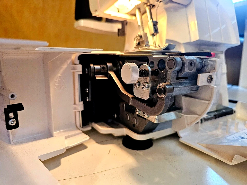 Overlock W6 WERTARBEIT 454D 3/4 Fäden Differenzialtransport - Bild 3 von 4