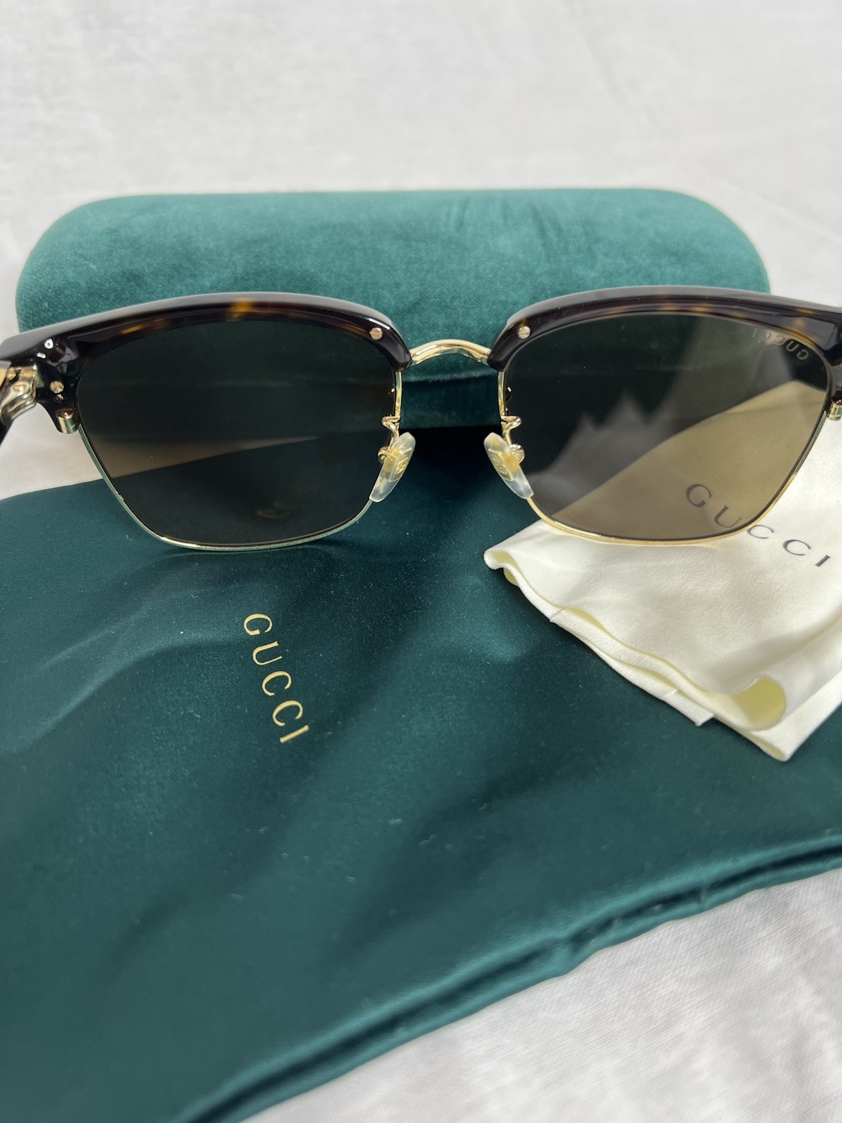“Gucci Rectangular Sunglasses–Authentic-Mint-Cond… - image 4