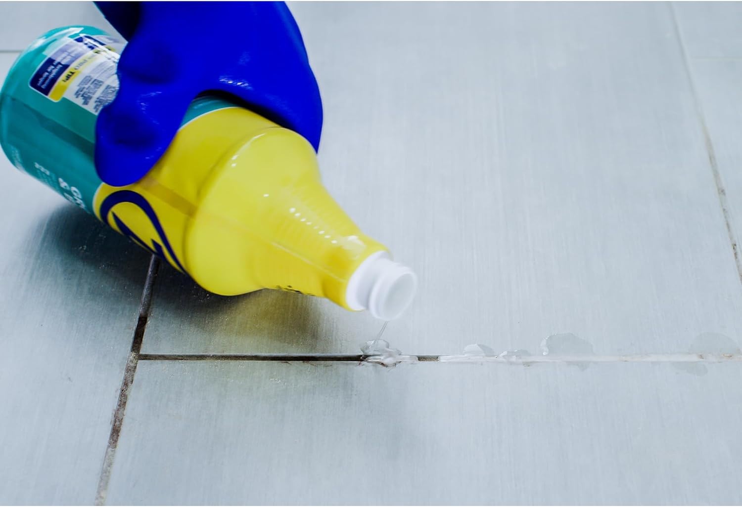 Zep GROUT CLEANER & Whitener 32 oz. Professional Strength Stains Lines  ZU104632