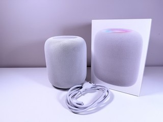 Apple HomePod (2. Generation) Smart Speaker Weiß 13. April 2027 Garantie