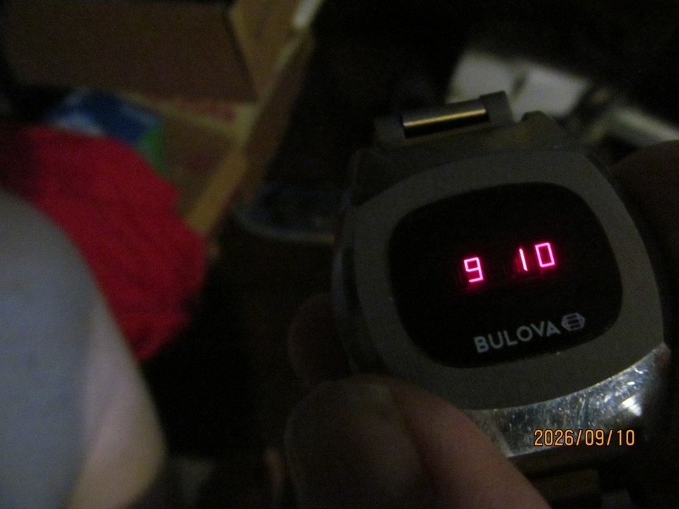 Diode Display Rare 1976 Bulova N6 red LED W/ Photo Diode Sensor it has automatic ...