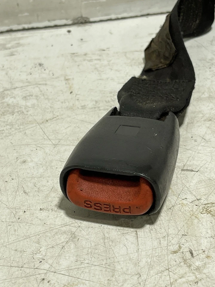 97-06 Jeep TJ Wrangler заднее сиденье двойной гнездо пряжки ремня безопасности с болтом OEM - Изображение 3 из 4