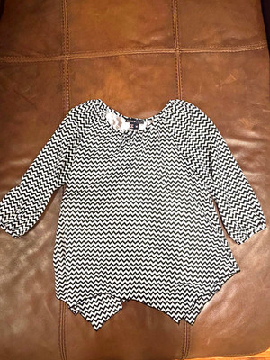 Takara Women s Size M Black White Chevron Knit Lace Yoke 3/4 Sleeve Top EUC #258