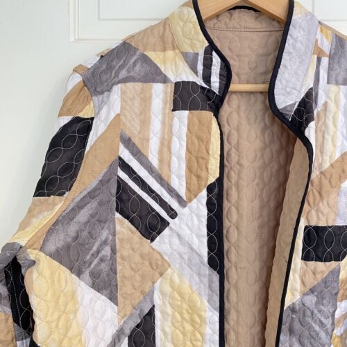 Handgefertigte gesteppte Jacke wendbar geometrisch hellbraun schwarz gelb grau Patchwork M/L - Bild 3 von 15
