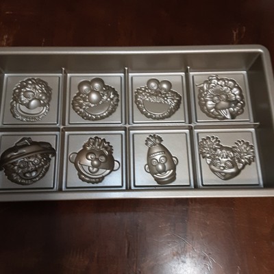 Williams Sonoma Nordic Ware Sesame Street Cakelet Cake Pan Elmo, Big Bird & More