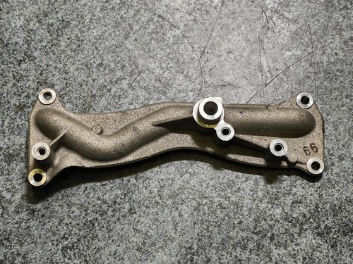 VW AG Audi 3.0TDi Halterung Kühler Wasserstutzen bracket, water nozzle wie neu - Picture 1 of 6