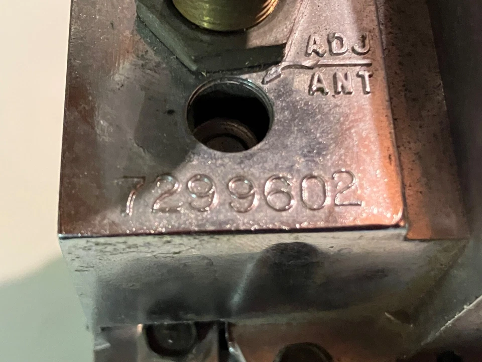 1967 Impala radio. Part number 986846.DELCO AM PUSH BUTTON RADIO - Image 2 of 4