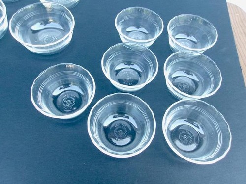 PYREX SCALLOPED EDGE CUSTARD CUPS ( LOT OF 13 ) 7-463 6OZ. & 6-464 10OZ. - Picture 4 of 6