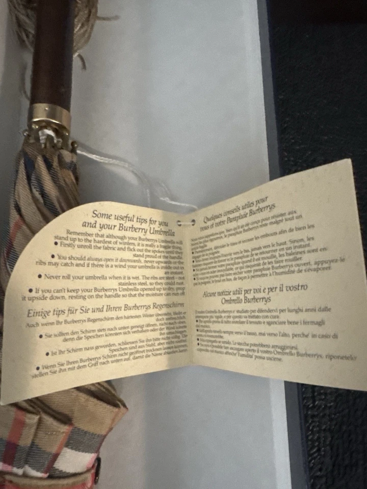 Burberry’s Umbrella Nova Check Beige Mango de Madera Vintage Burberry Foto 2 de 4