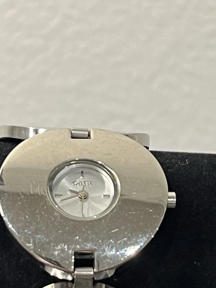 Reloj pulsera Oasis para mujer plateado con batería nueva ¡muy único! ¡Envío rápido! Foto 2 de 4