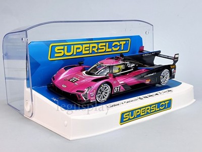 Slot Car Superslot H4611 - Cadillac V-Series R - Road Atlanta 2024 - Pink
