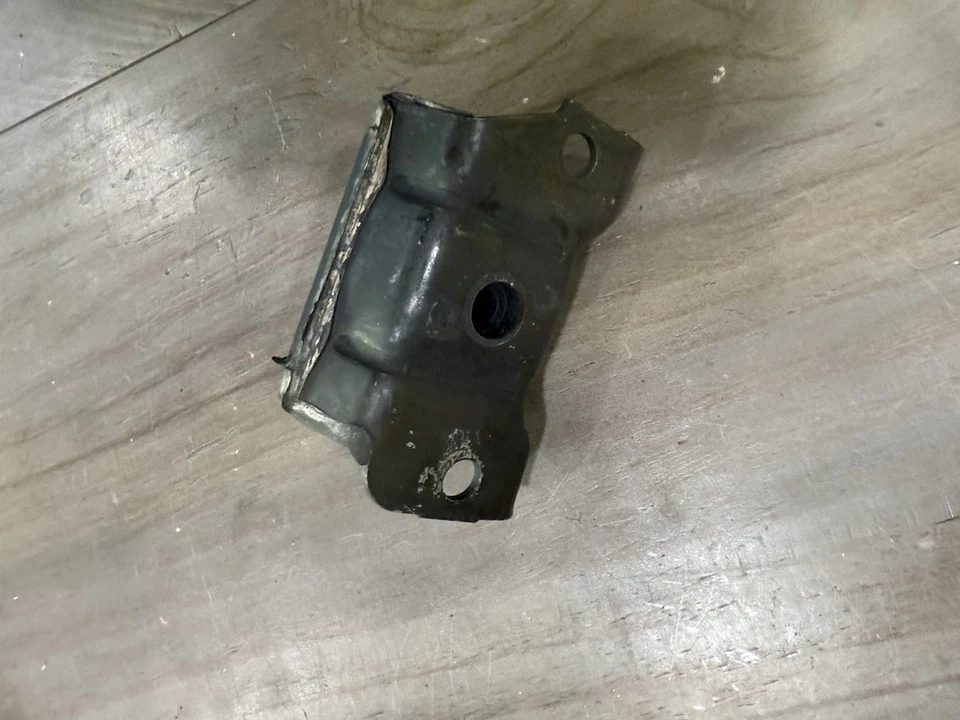 2672 Soporte de transmisión trasera para Chevrolet G10, G20, G30 90-85 4,3 L 17982949 Foto 2 de 3