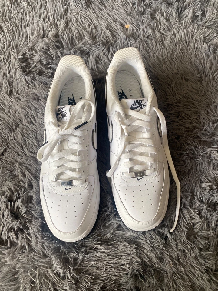 Nike Air Force 1 '07 Low White Black  UK 9 Original box and packaging VERY GOOD, photo 3 of 5