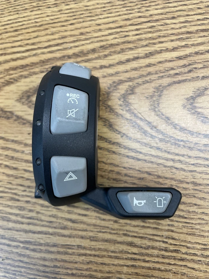 BMW R1200RT 2014 A 2018 INTERRUPTOR AUXILIAR PIEZA DERECHA # 61318405174 Foto 2 de 4