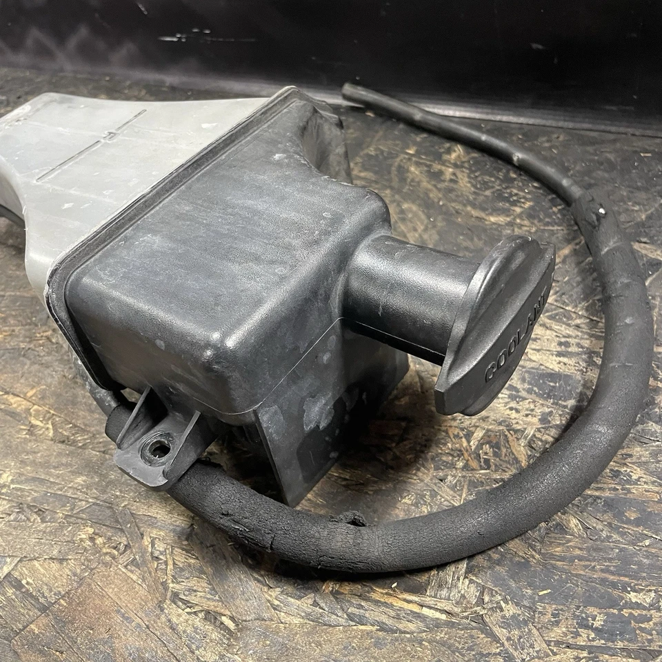 Reservatório de garrafa 2010-2016 Hyundai Genesis Coupe líquido de arrefecimento transbordamento fabricante de equipamento original usado - Imagem 3 de 4
