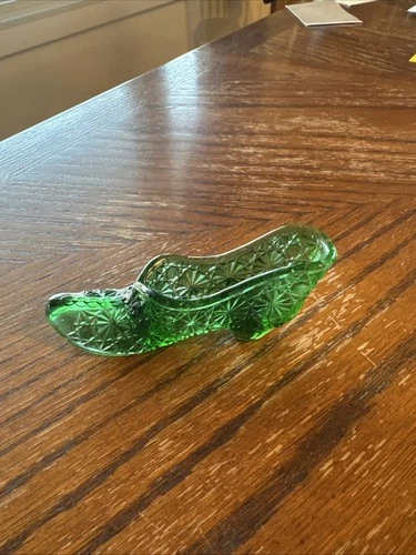 Vintage Fenton Miniature Forrest, Green Button And Daisy Glass Shoe