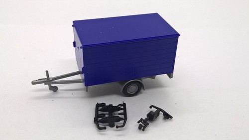 Herpa 052221 PKW-Kasten-Anhänger Böckmann o.ä. für PKW blau mit div. AHK (23)