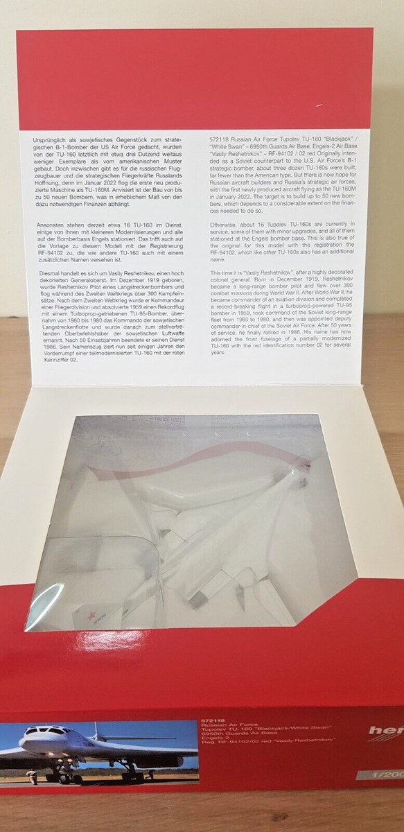 Herpa 1/200 572118 Tupolev Tu-160 Blackjack Russian Air Force