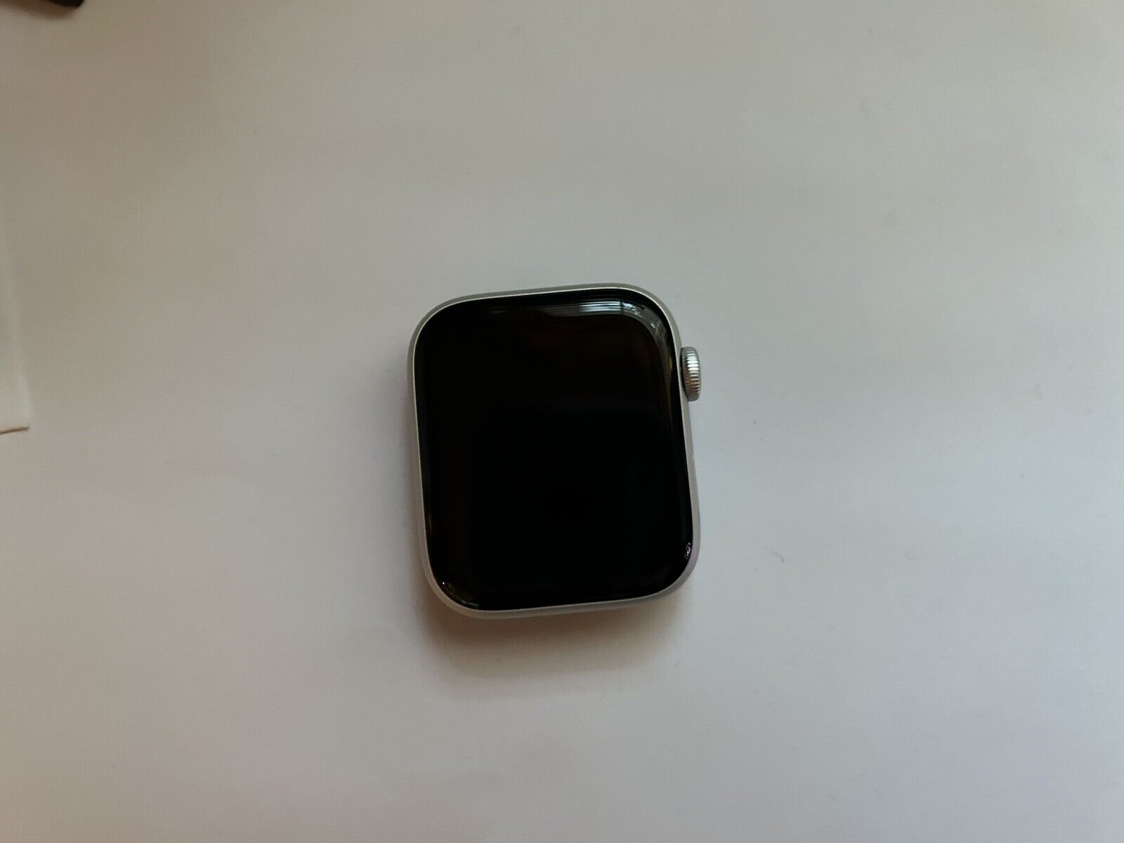 Apple Watch SE (GPS 44mm) (1st Gen) Model- A2352. Silver aluminum/ Ceramic  Back