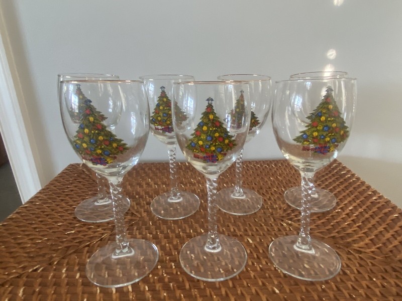 CHRISTMAS TREE  STEMMED WINE GLASSES - SET OF SEVEN GLASSES -EUC