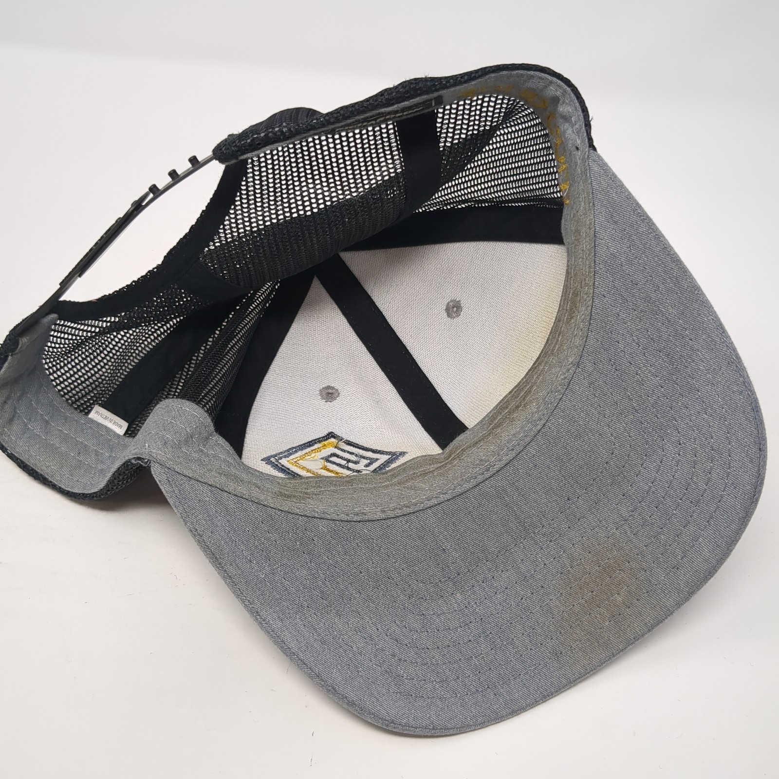 Solid Gold Snapback Mesh Back Trucker Hat Gray On… - image 7
