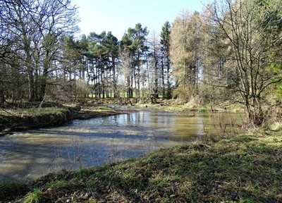 Foto A3 Gewässer treffen sich bei Malton Lanchester Die Kreuzung des Flusses Brow um 2022