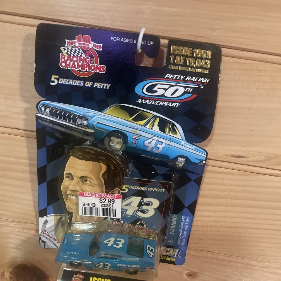ВЫПУСК 1969 Richard Petty Racing 50-летие 1999 NASCAR литой 1/64 #43 - Изображение 3 из 4