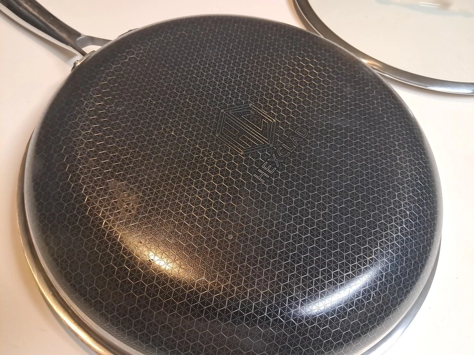 HexClad Hybrid Nonstick 12-Inch Fry Pan with Tempered Glass Lid Stay-Cool Handle - Image 3 of 4