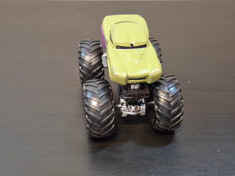 Hot Wheels Monster Trucks El Increíble Hulk Verde Púrpura Escala 1:64 Suelto Foto 2 de 4