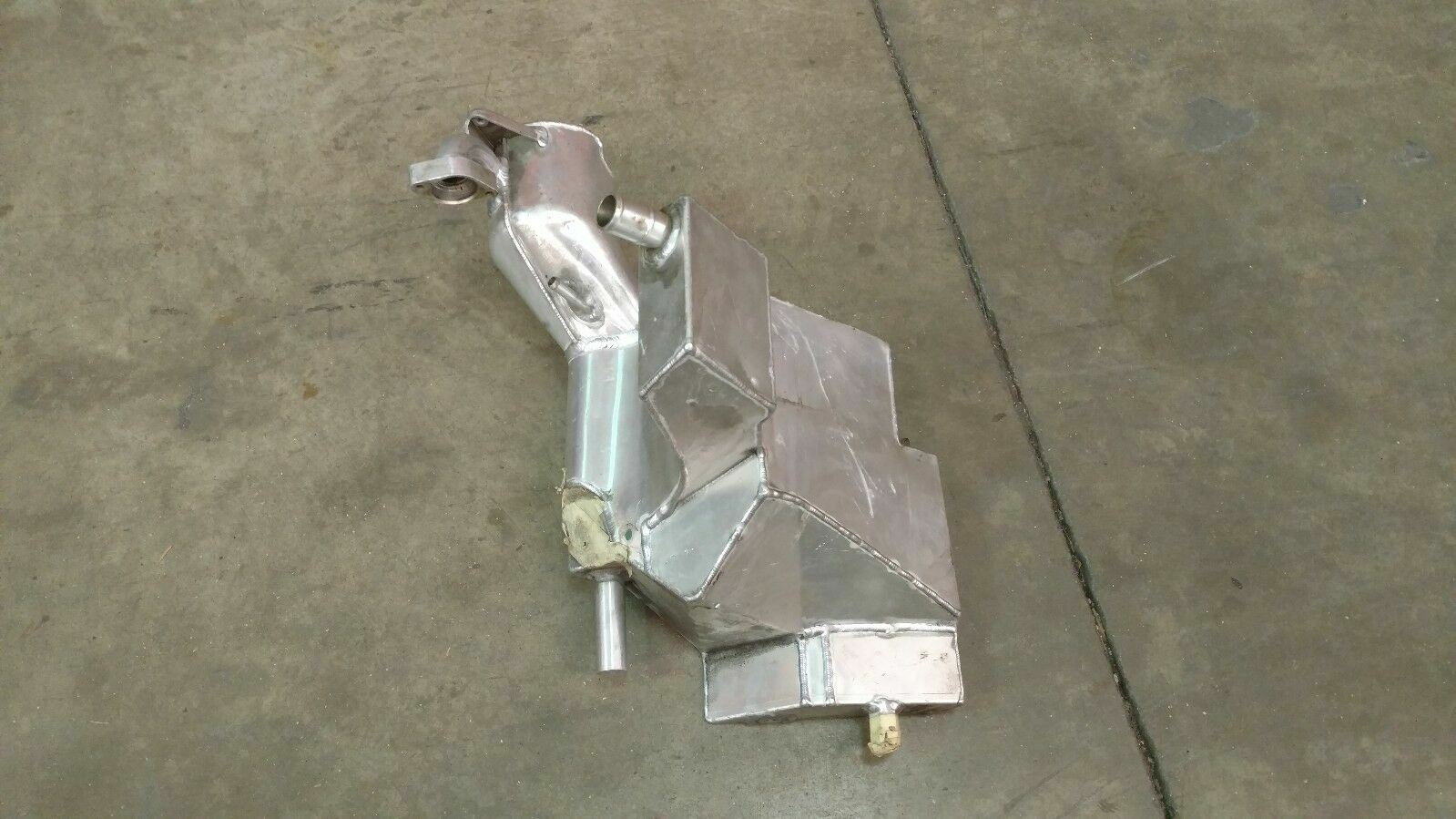 MCLAREN MP4-12C OIL SUMP TANK OIL TANK OEM 11F1028CP