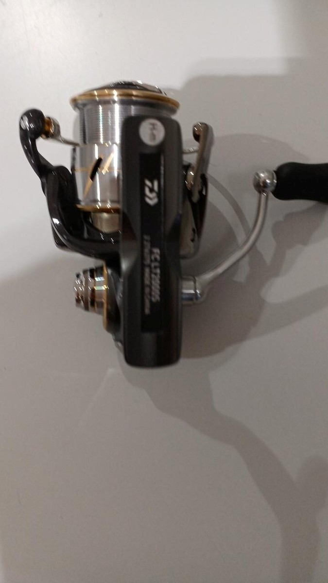 Direct from Japan Spinning reel DAIWA: 20LUVIAS FC LT 2000S