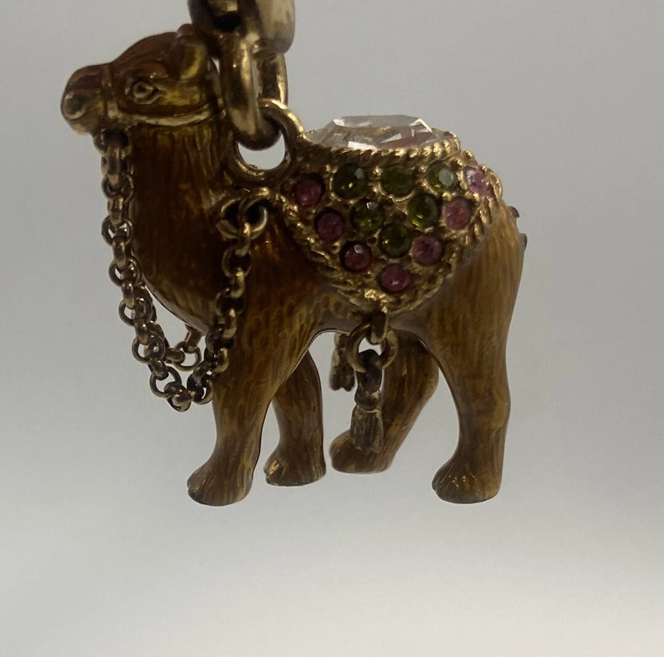 Berloque de camelo Juicy Couture sem caixa veja fotos - Imagem 3 de 4