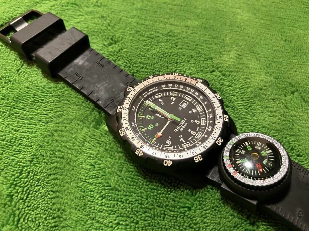 Luminox Recon Nav Spc 8830 Series Men's watch with a compass Luminox Recon Nav Spc 8830 Series Men's watch with a compass