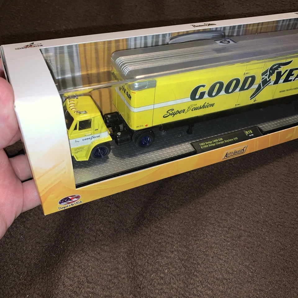 M2 AUTO HAULERS 1969 Dodge L600 & 1969 Charger Daytona GOODYEAR1:64 -yellow - Image 4 of 4