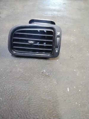 Buse de ventilation Gauche de Tableau de Bord Volkswagen Polo de 2010 - Photo 1/4