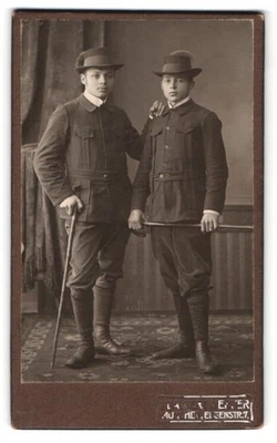 Photographie Adalbert Werner, Munich, Elisenstraße 7, deux jeunes hommes... - Photo 1/2