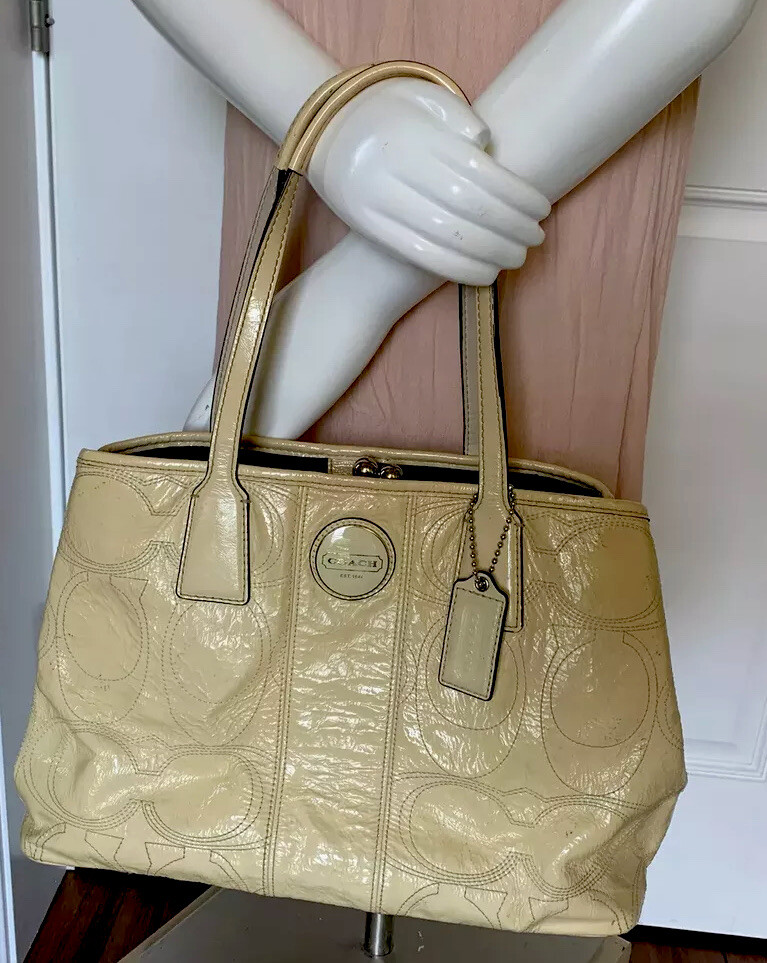 Coach Signature Stitched Kisslock Frame Dark Cream Handbag F15658