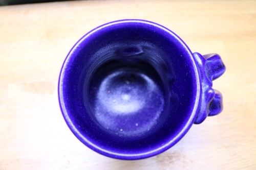 Handgefertigter Steinzeug blaue Glasur Kaffeebecher signiert doppelseitig doppelte Griffe - Bild 6 von 11