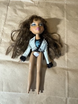 Bratz Secret Date / Blind Date Nevra Puppe mit Jacke & Top - ohne Schuhe oder Rock