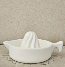 White Milk Glass Juicer Reamer Depression Era Juice Reamer. Rare Style