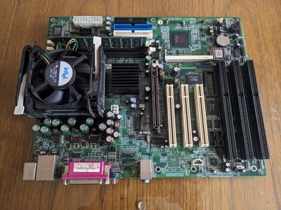 iBASE MB800H MB8000H 845G Industrial Control Mainboard 2,4Ghz Pentium, 512MB.