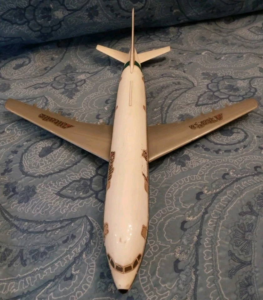 AIR PLAST MILANO AIRBUS A 300 ALITALIA scala 1/100 spare parts ricambi - Immagine 3 di 4