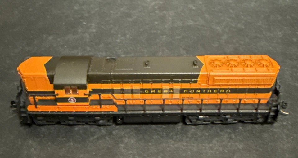 Atlas EMD SD-9 Great Northern Locomotive 4541 Train N Scale #579 Tested - Image 4 of 4