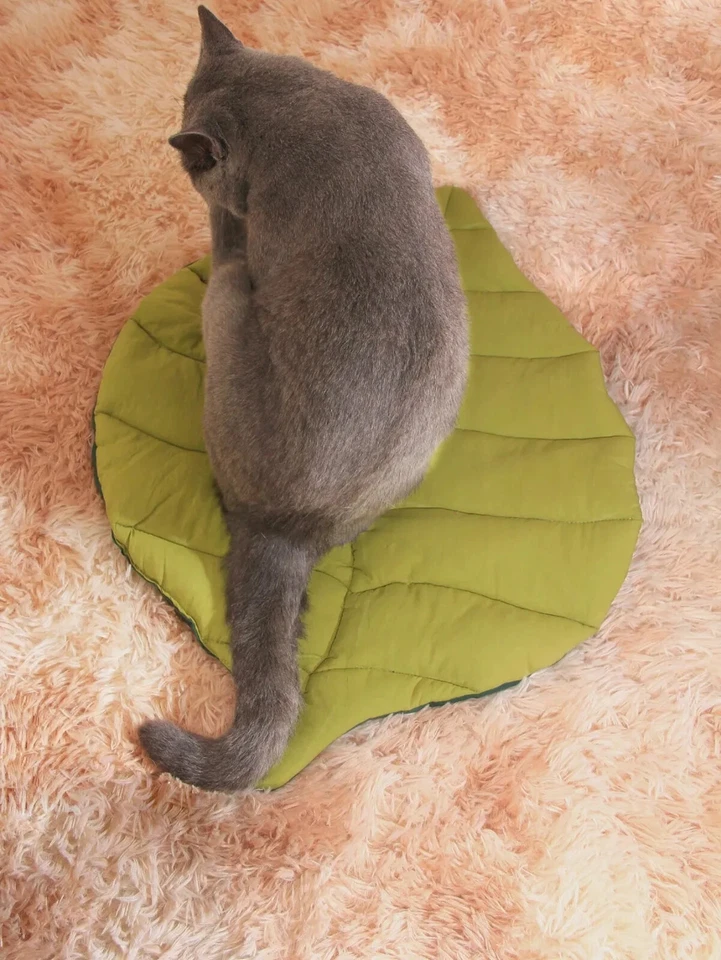 Dual Color Leaf Shaped Cat Bed Washable Pet Bed For Small & Medium Size Cat Dogs - Image 2 of 4