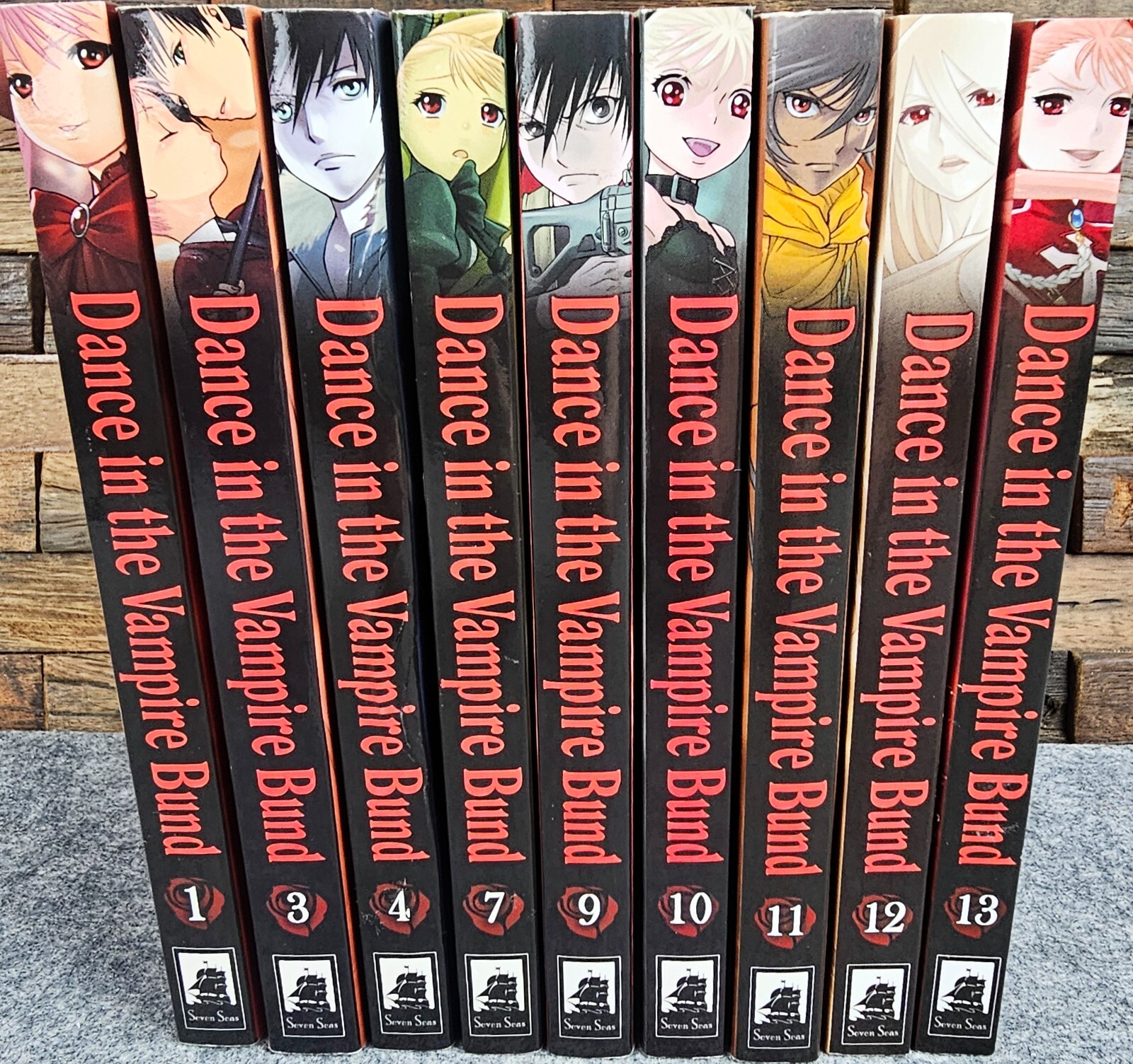 Dance in the Vampire Bund Manga (Lot of 9) 1,