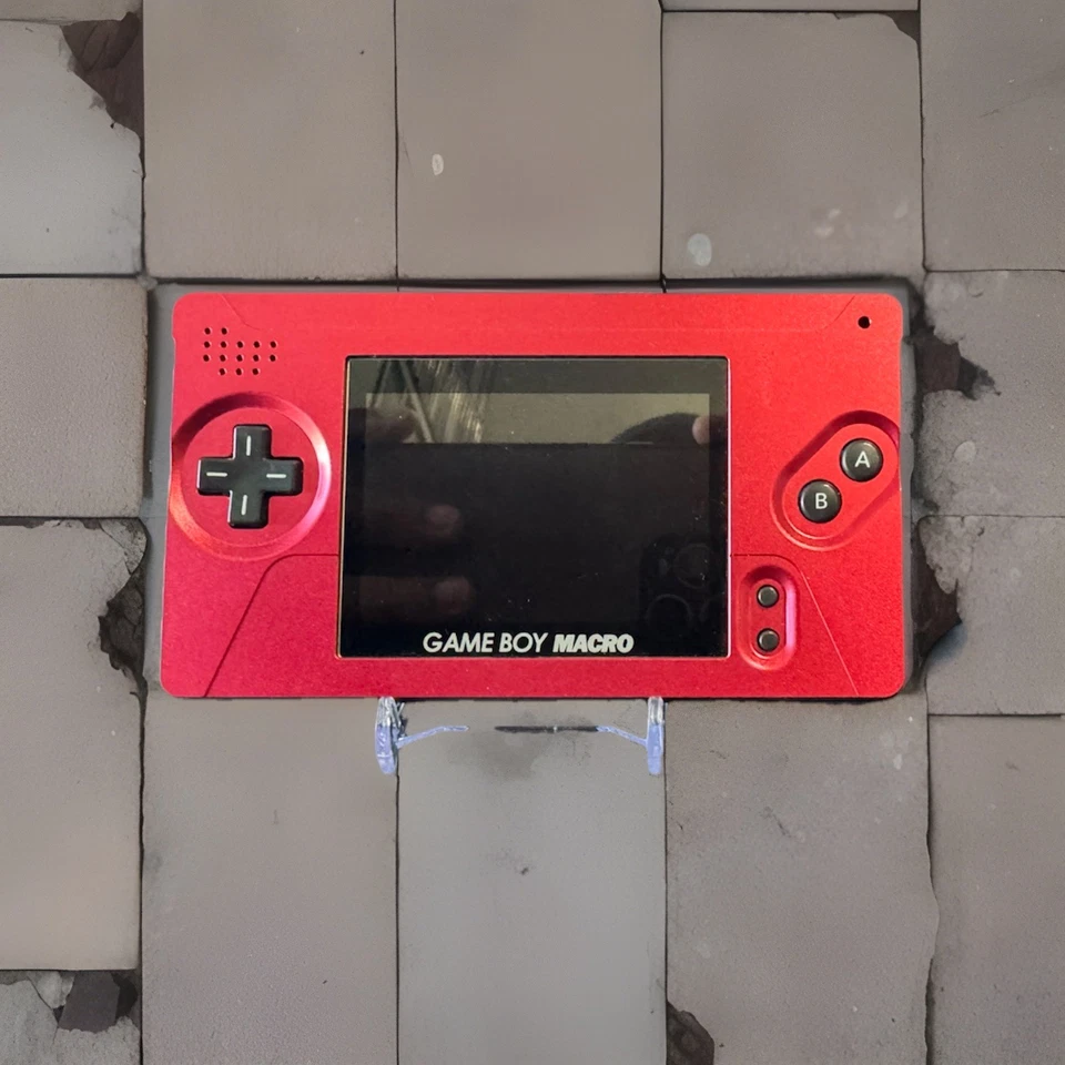 Consola Nintendo Game Boy Macro Personalizada Roja con Estuche Boxy Pixel Foto 2 de 3