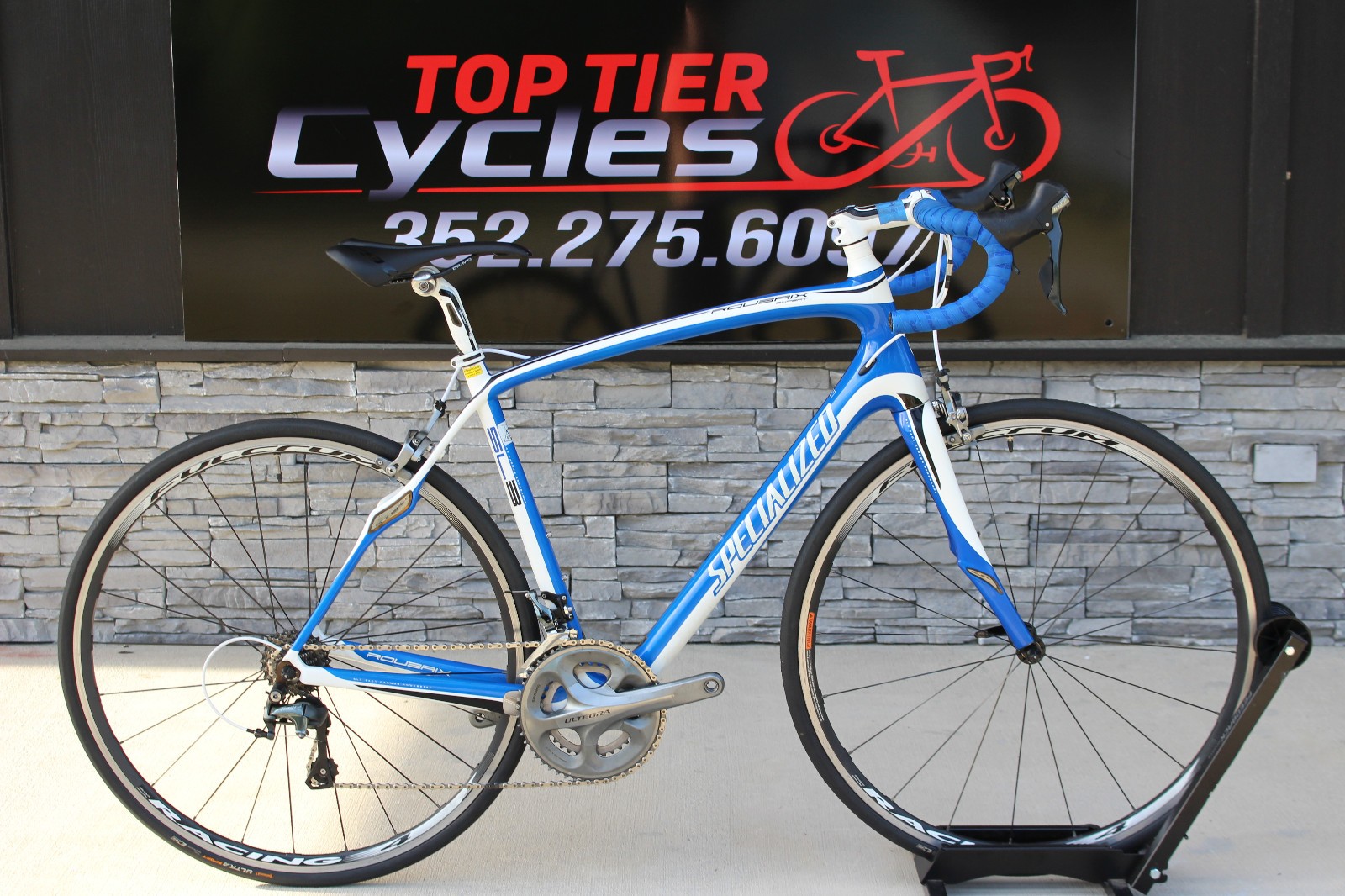 56 cm - 2011 Specialized Roubaix Expert- Ultegra- 17lb- $3,000 Retail - INV 1198