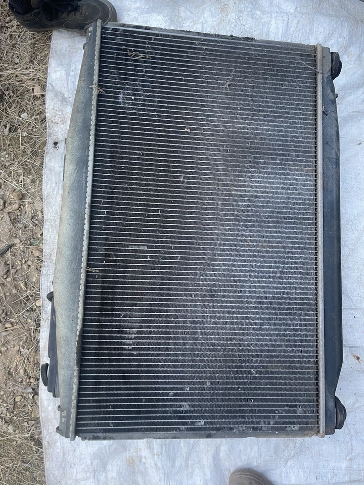 1992 雷克萨斯 SC400 散热器 — 第 2/3 张图片