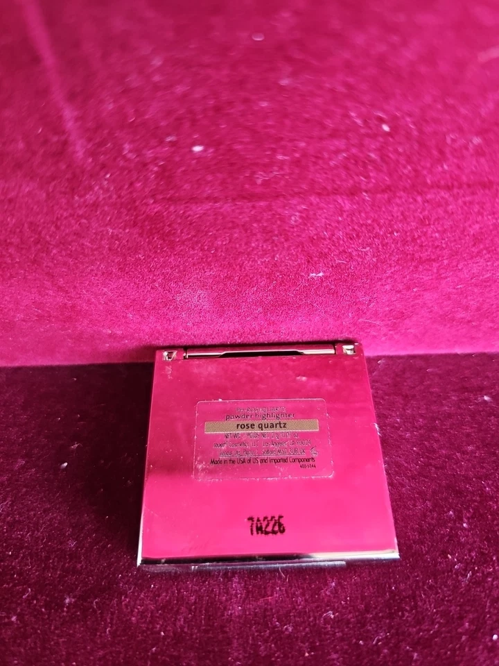 Iluminador en polvo Jouer cuarzo rosa .07 oz Foto 2 de 3